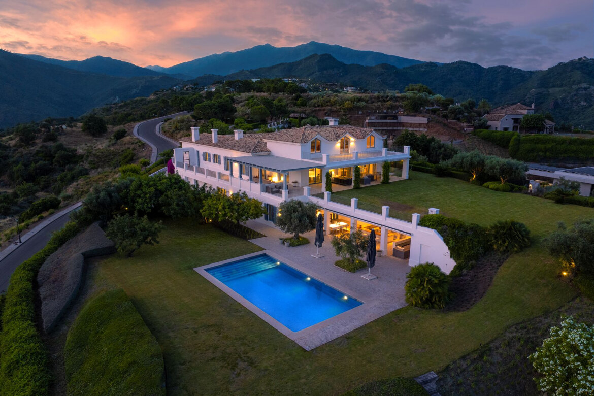 Extraordinary 4 bedroom villa in Monte Mayor for sale with stunning panoramic views - Benahavis