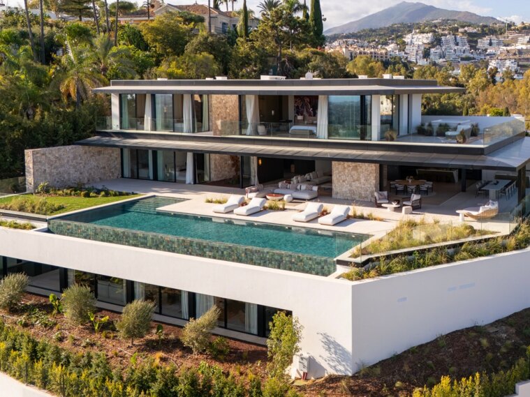 Modern luxury villa in Marbella with infinity pool, panoramic sea views and contemporary architecture in El Herrojo Alto