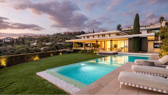 Modern luxury villa in La Quinta Marbella with panoramic Mediterranean sea views, contemporary architecture and infinity pool in The Hills gated community