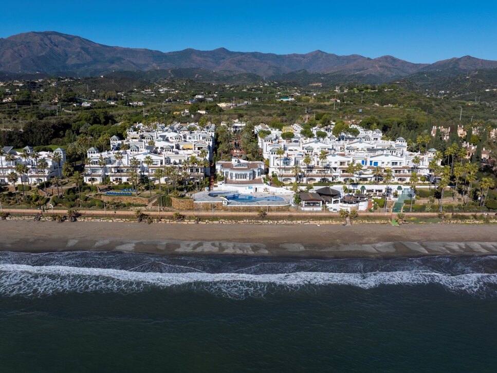 Dominion Beach, Estepona: der Käuferleitfaden zum Strandklassiker der New Golden Mile