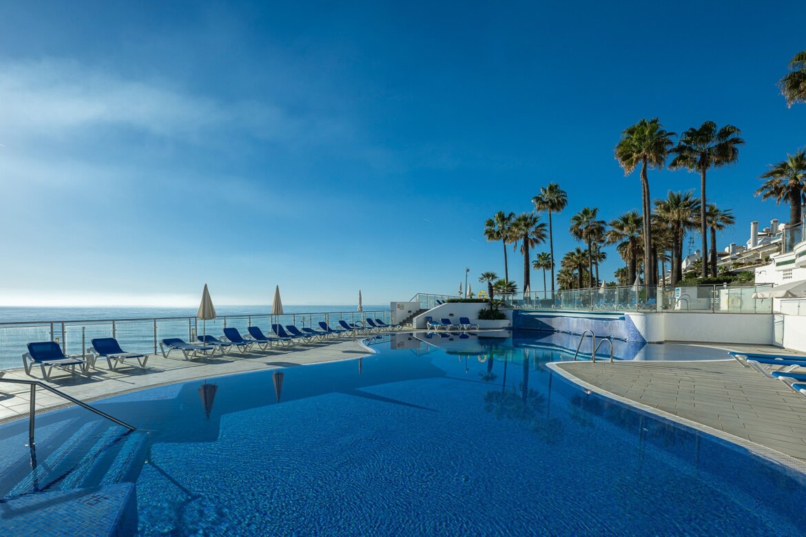 pool dominion beach
