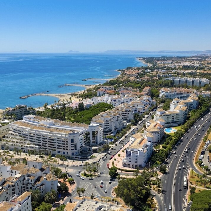 Playas del Duque : le guide complet de l’acheteur pour le domaine emblématique du front de mer de Puerto Banús