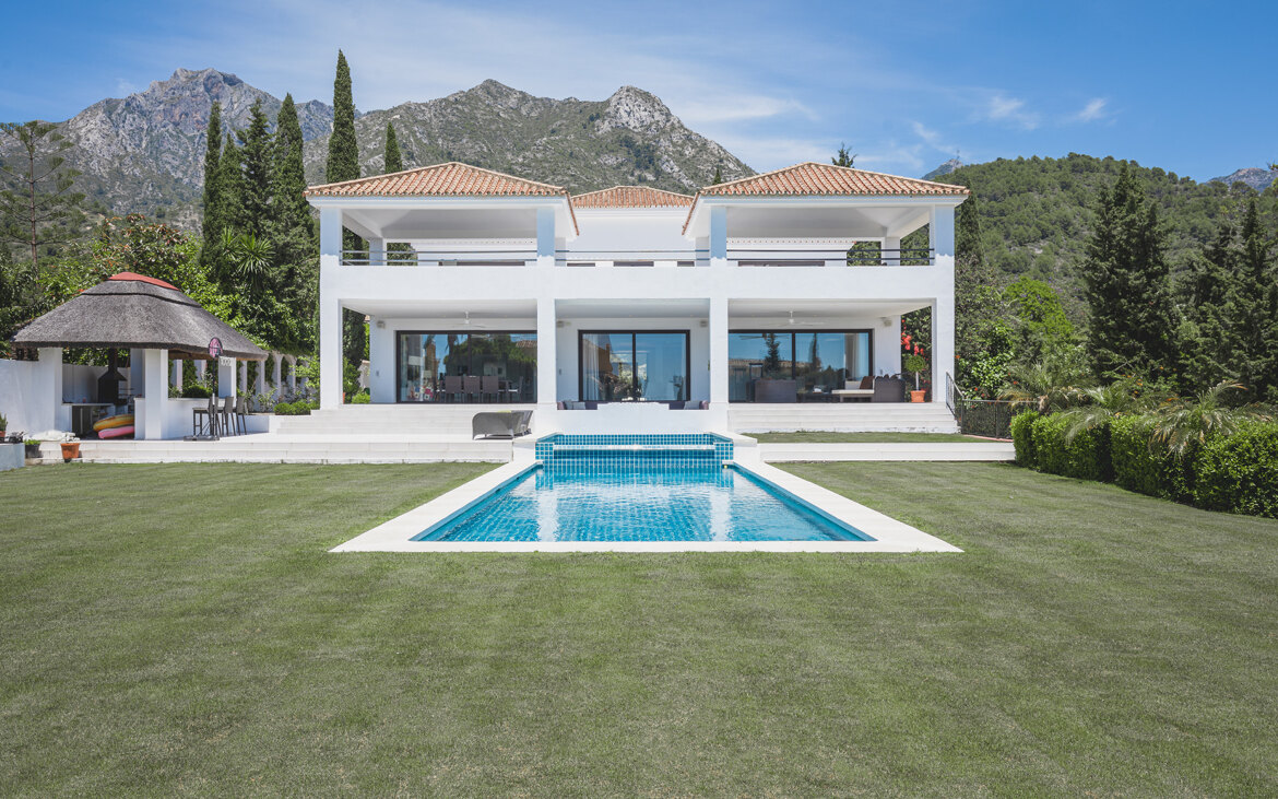 mh3721 Cascada de Camojan luxury villa