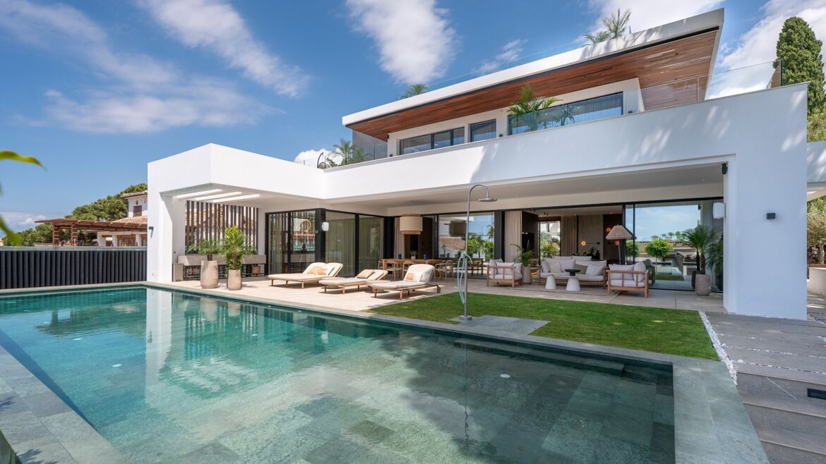 Villa Azure Oasis zum Verkauf in Marbesa MH9099