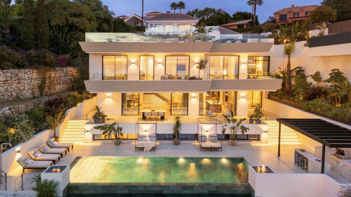 Villa Ember MH8768 lujosa villa en venta en Elviria