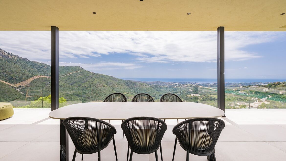 Luxury villa for sale with panoramic views in Monte Mayor - MH9128