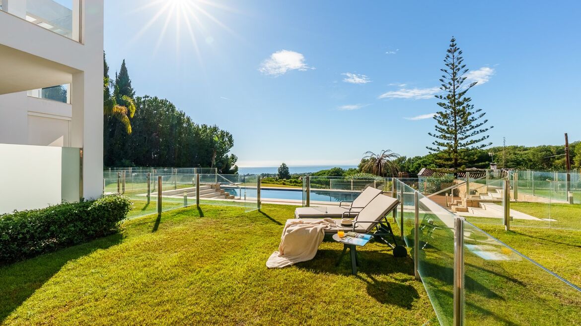 Private garden lawn of a Vistas Marinas townhouse