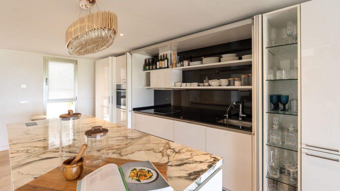Contemporary kitchen in a Vistas Marinas townhouse