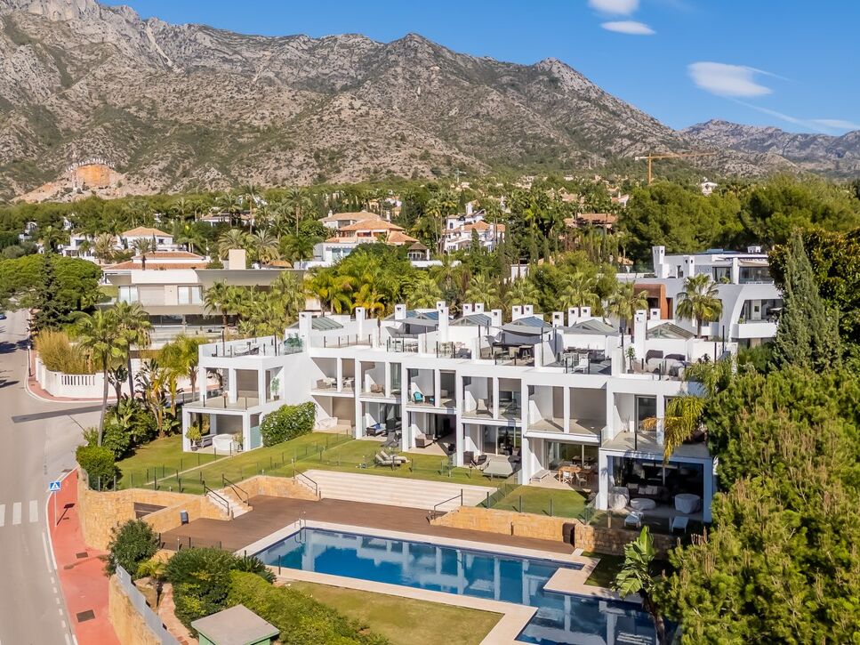 Vistas Marinas: guía para el comprador del enclave de adosados bajo Sierra Blanca