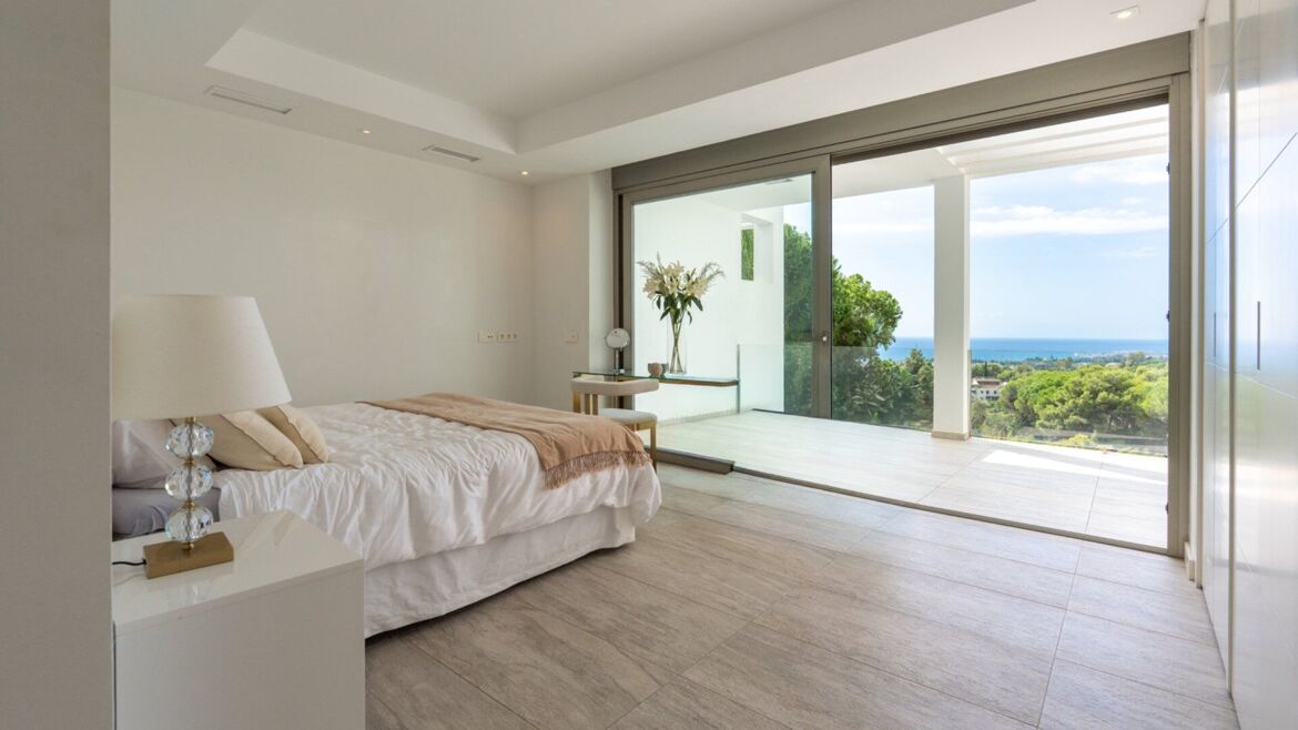 Bedroom with sea views in Vistas Marinas