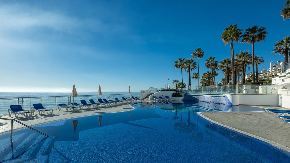 pool dominion beach