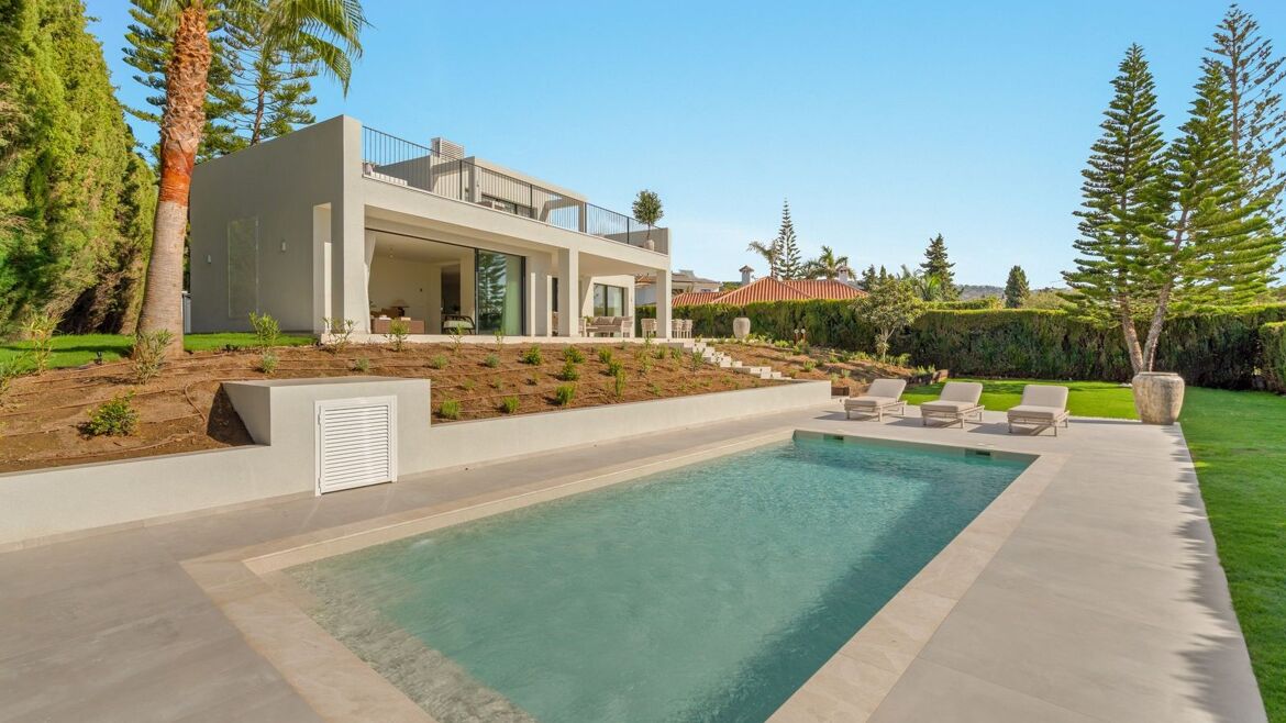 Bestandsvilla mit Pool und Terrassen in Elviria, Marbella