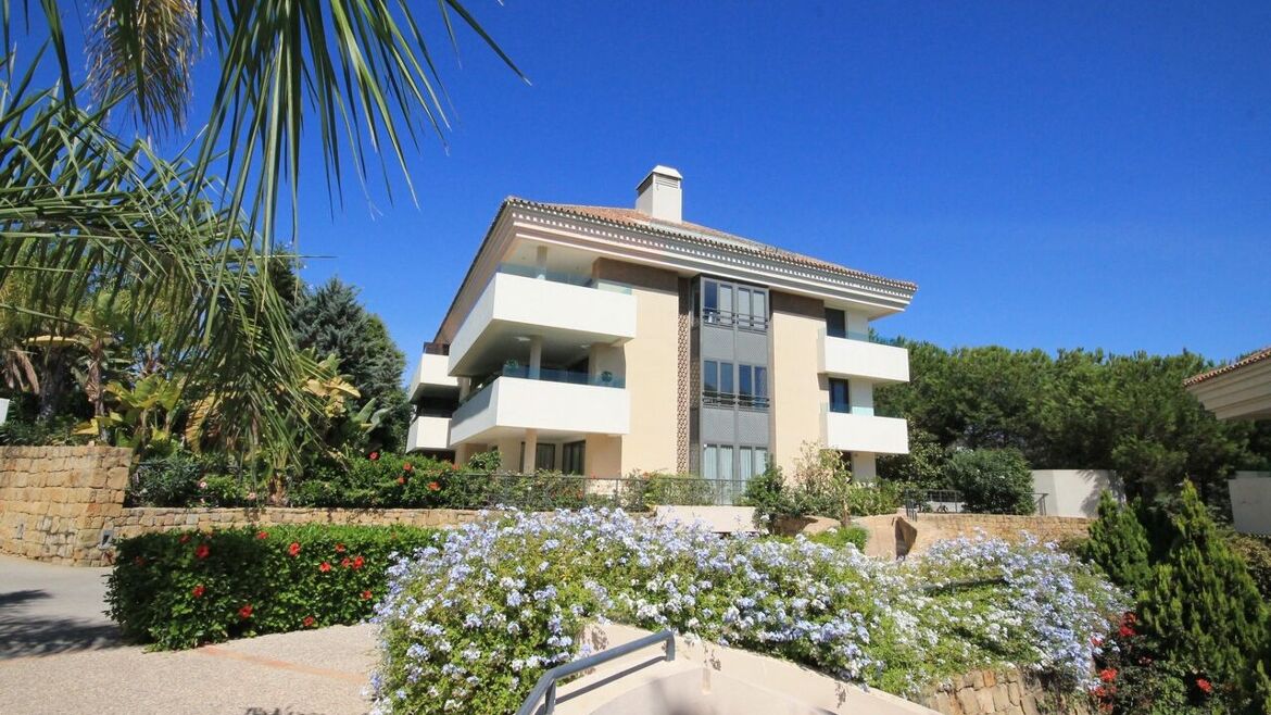 Los Monteros Park