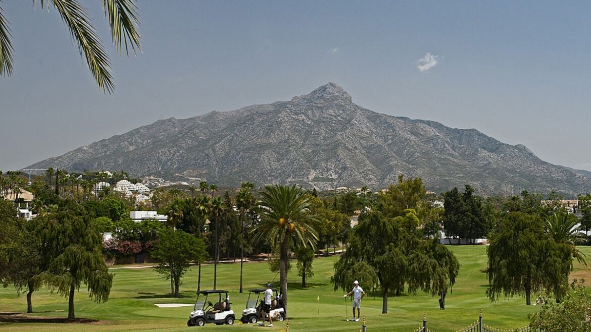 La Concha über dem Golfplatz Los Naranjos