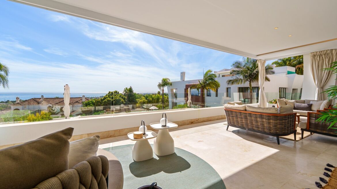 Meerblick von einer überdachten Terrasse in La Reserva de Sierra Blanca