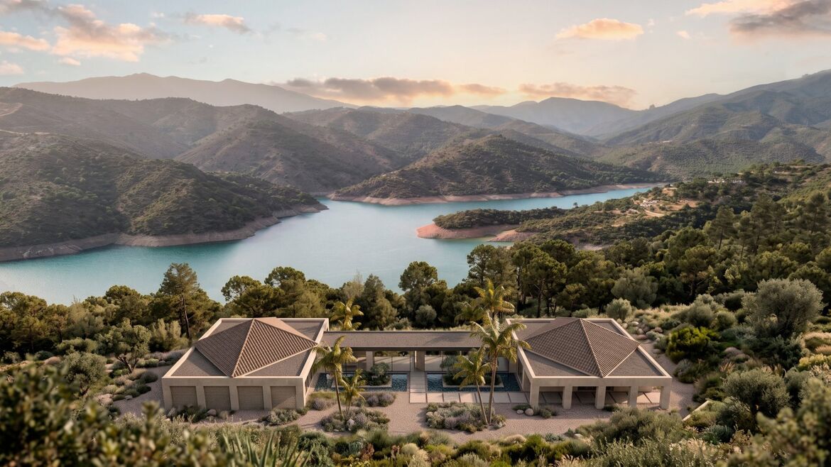 Moderne Landvilla über dem Stausee La Concepción bei Sonnenuntergang