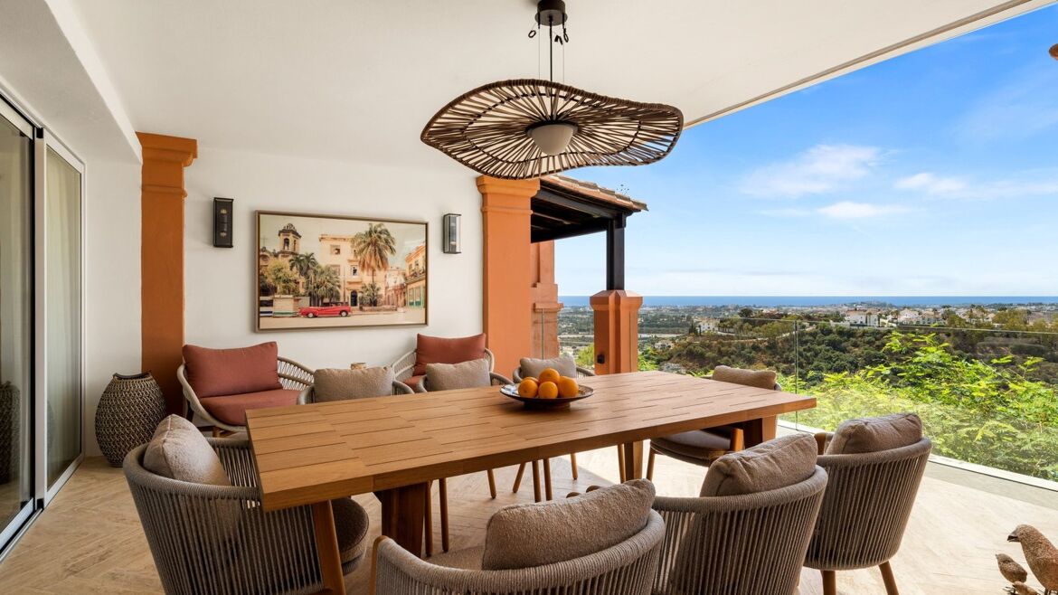 Terrace dining area with sea views in Monte Halcones