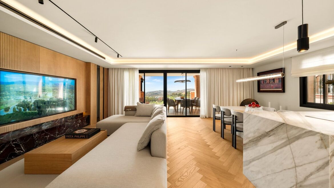 Renovated apartment living room and kitchen in Monte Halcones
