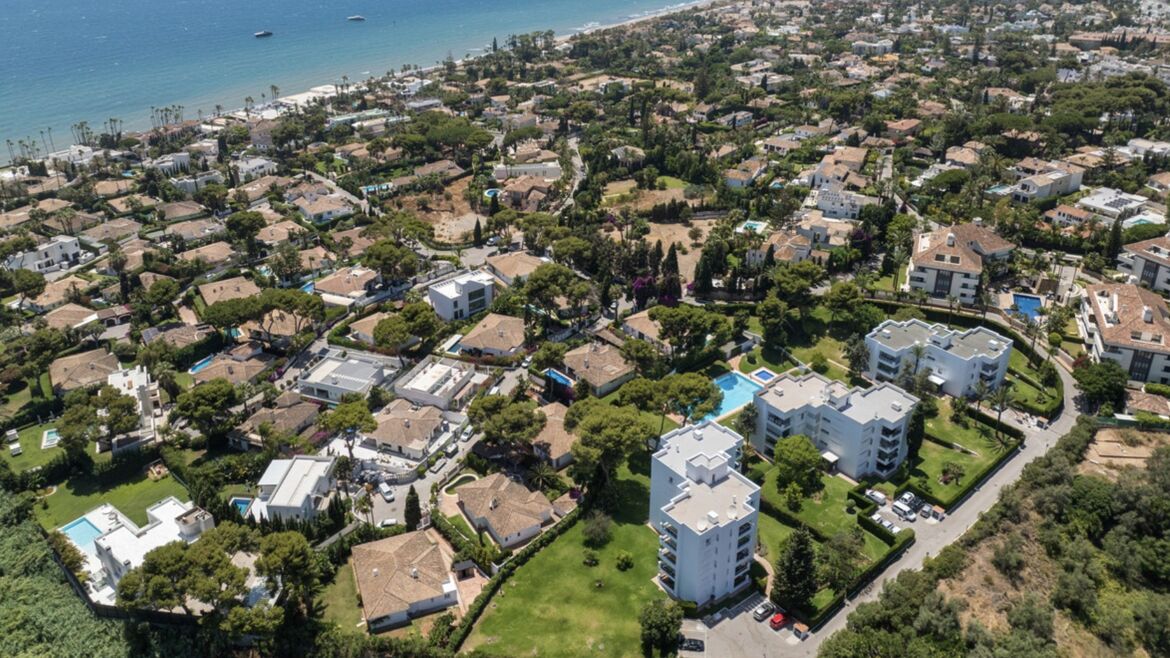 monteros playa aeria view