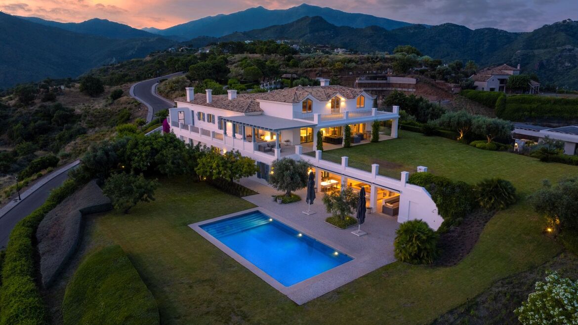 Extraordinary 4 bedroom villa in Monte Mayor for sale with stunning panoramic views - Benahavis