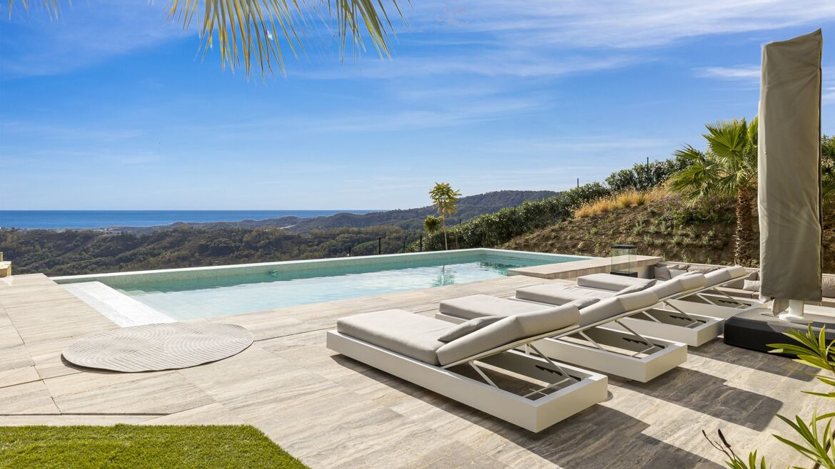 Luxury contemporary villa for sale in Monte Mayor
