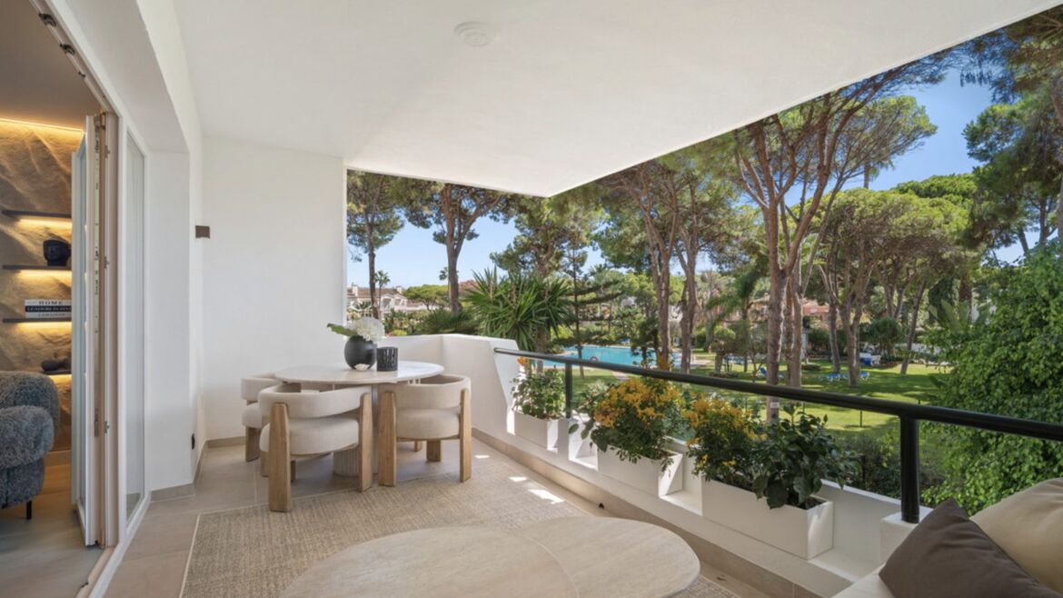 Terrasse d’appartement donnant sur les jardins d’El Presidente
