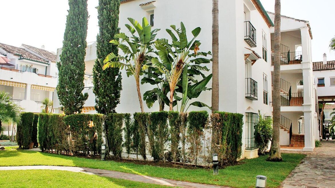 Immeuble bas et jardin à El Presidente