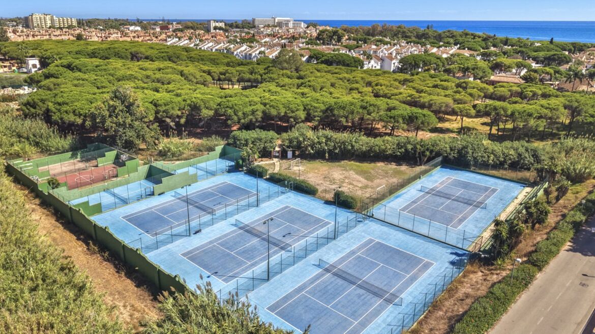 Courts de tennis et de padel à El Presidente