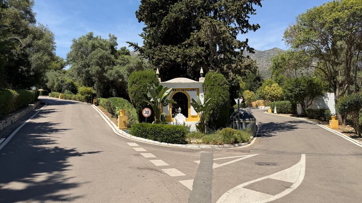 Eingang Marbella Hill Club