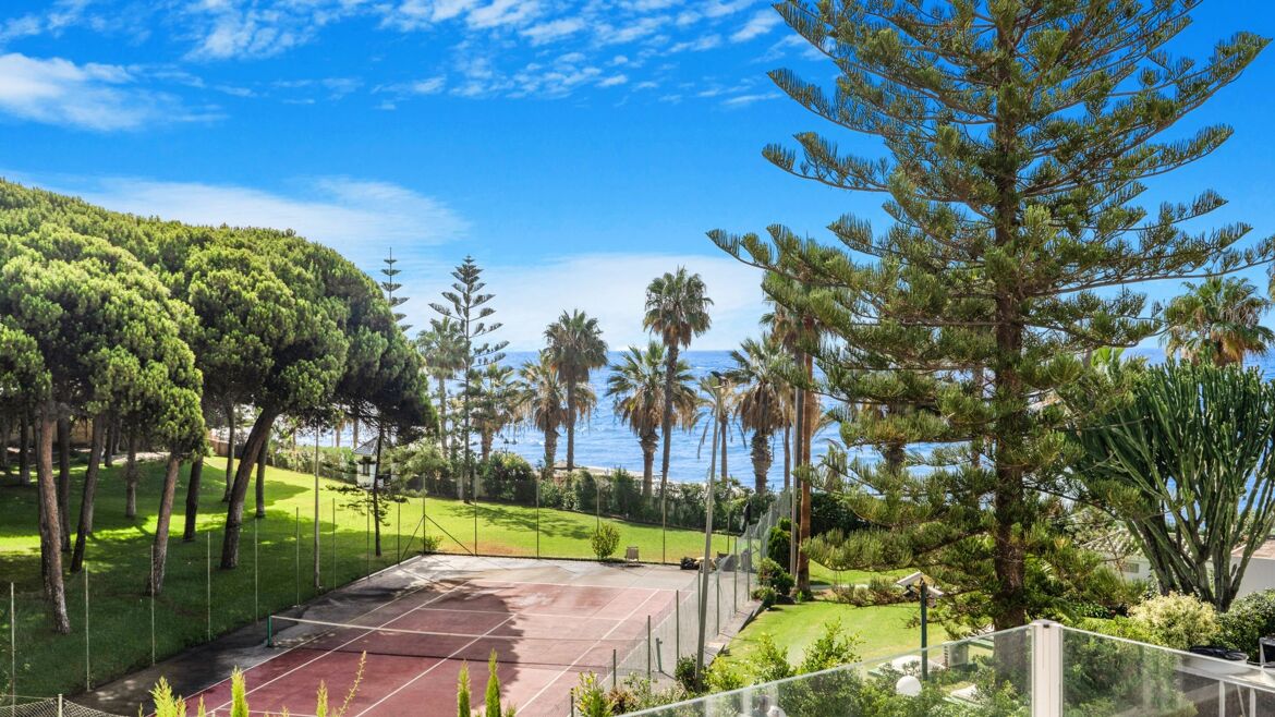 Golden Mile beachside