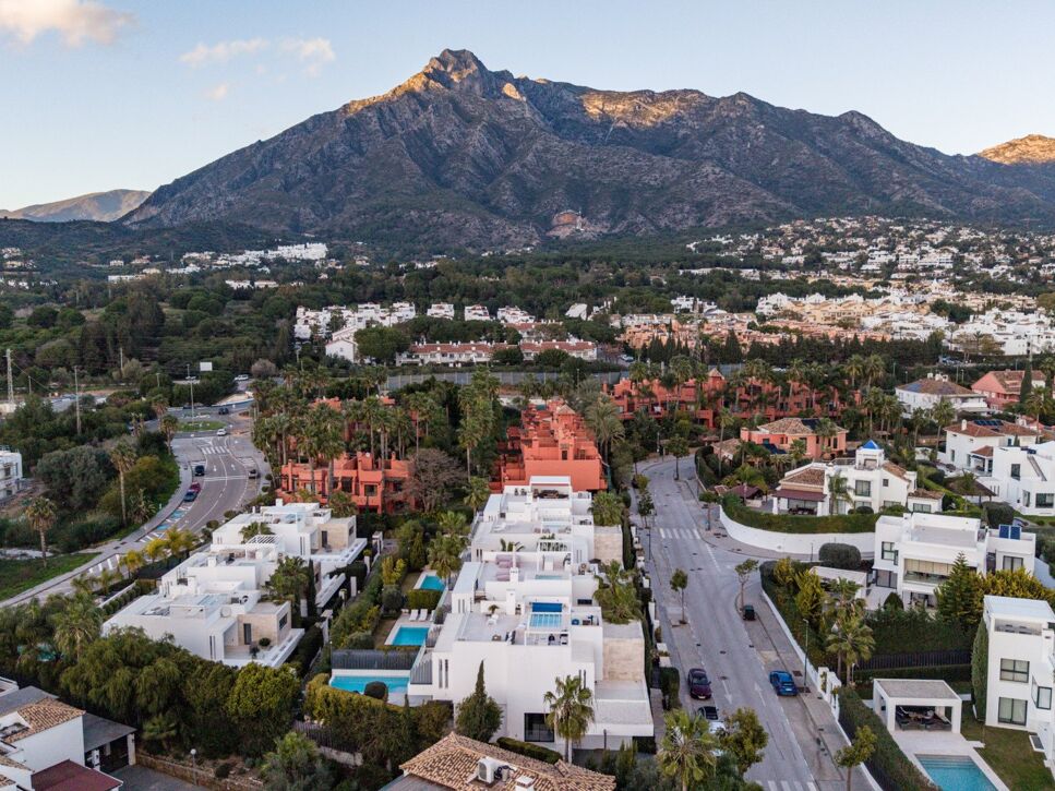 Altos de Puente Romano: a buyer’s guide to the Golden Mile’s quiet hillside