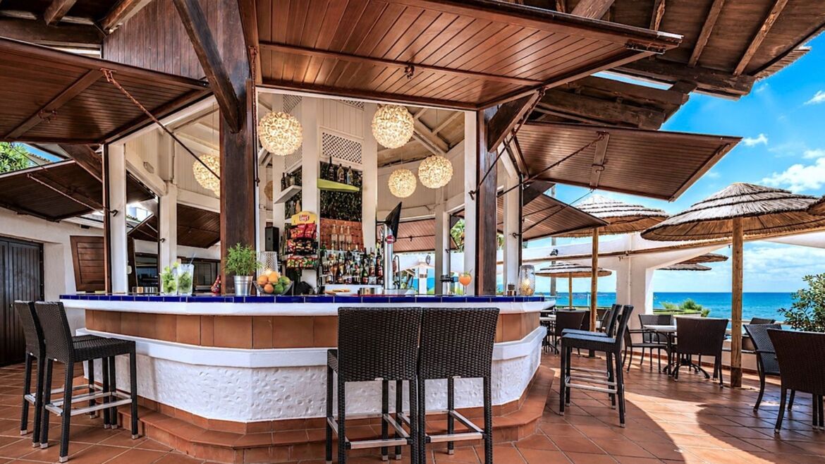 Bar Dominion Beach