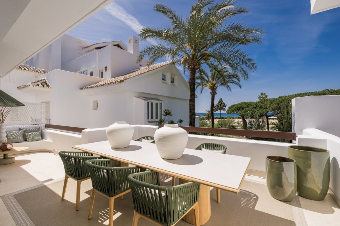 Los Monteros Palm Beach Apt MH8101