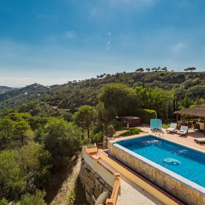 Monte Mayor, Beyond the gates into the valley in Benahavis