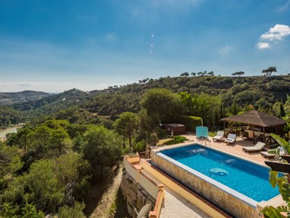 Monte Mayor, Beyond the gates into the valley in Benahavis