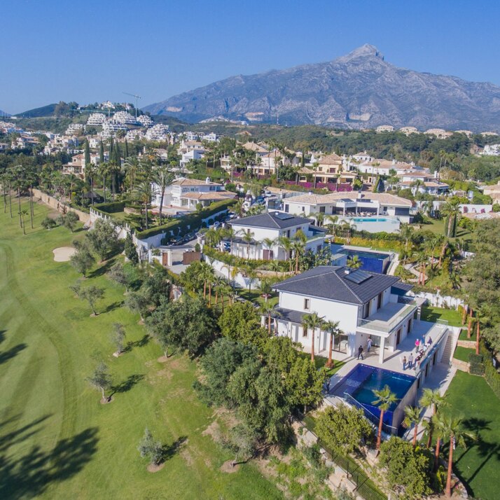 Propiedades en primera línea de golf en Los Naranjos