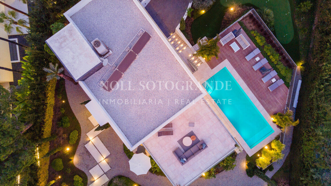 Villa for sale in Las Brisas, Nueva Andalucia