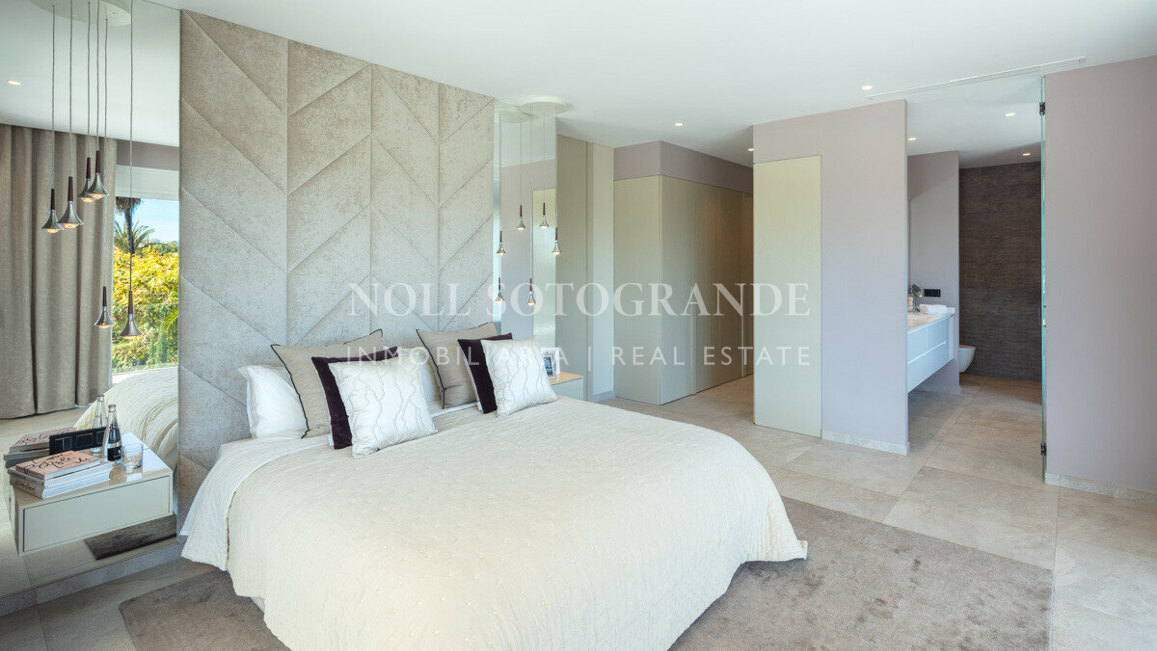 Villa for sale in Las Brisas, Nueva Andalucia