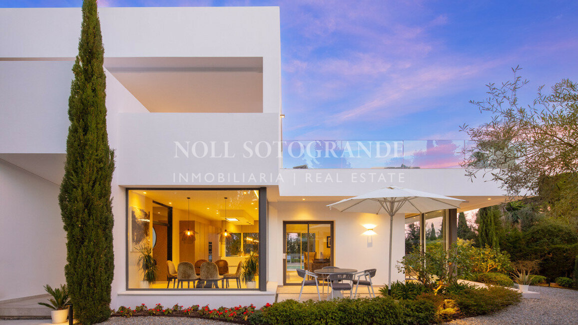 Villa for sale in Las Brisas, Nueva Andalucia