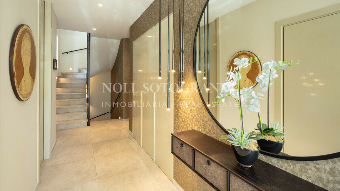 Villa for sale in Las Brisas, Nueva Andalucia