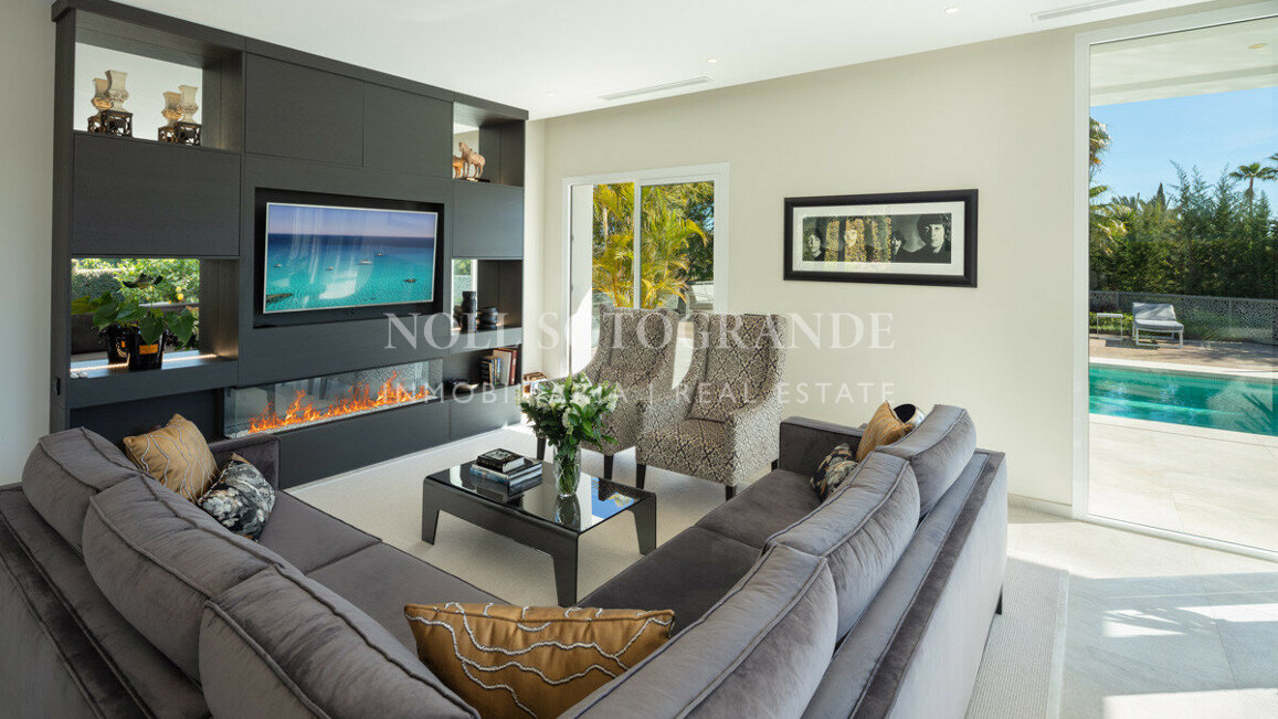 Villa for sale in Las Brisas, Nueva Andalucia