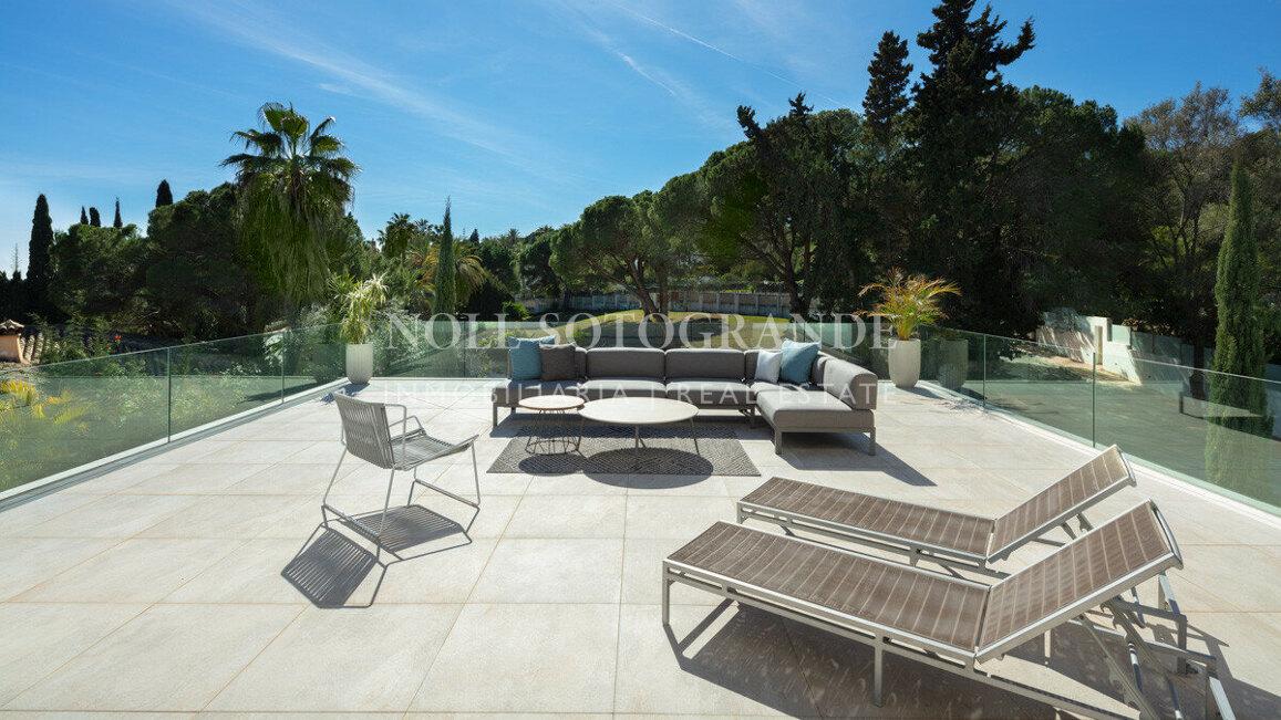 Villa for sale in Las Brisas, Nueva Andalucia