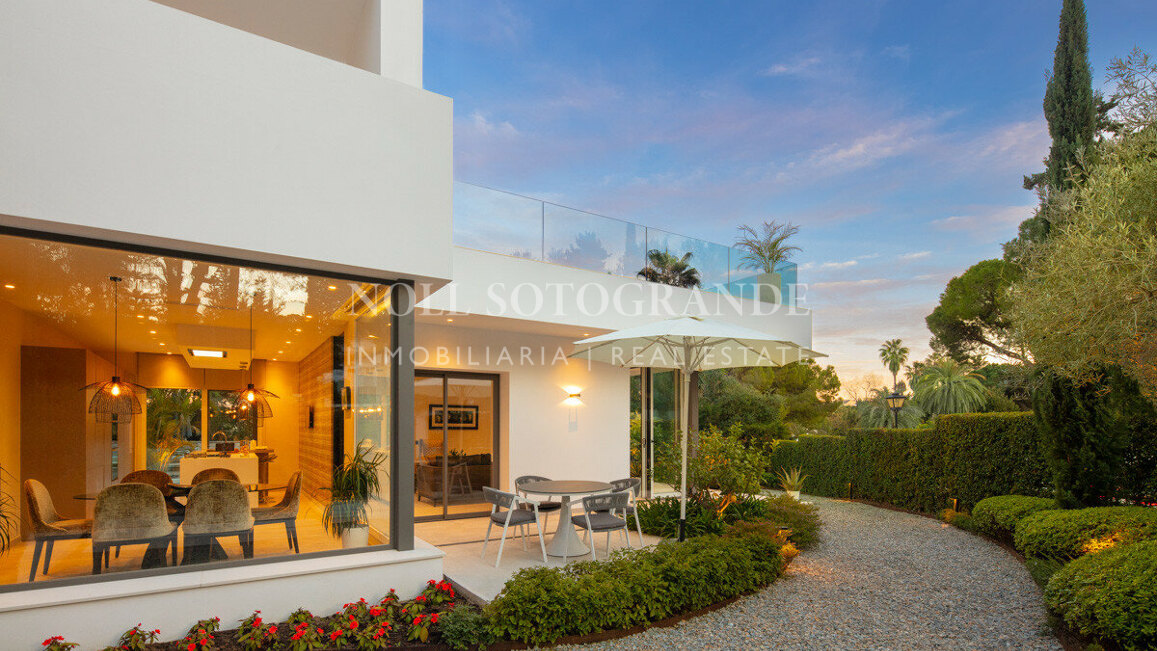 Villa for sale in Las Brisas, Nueva Andalucia