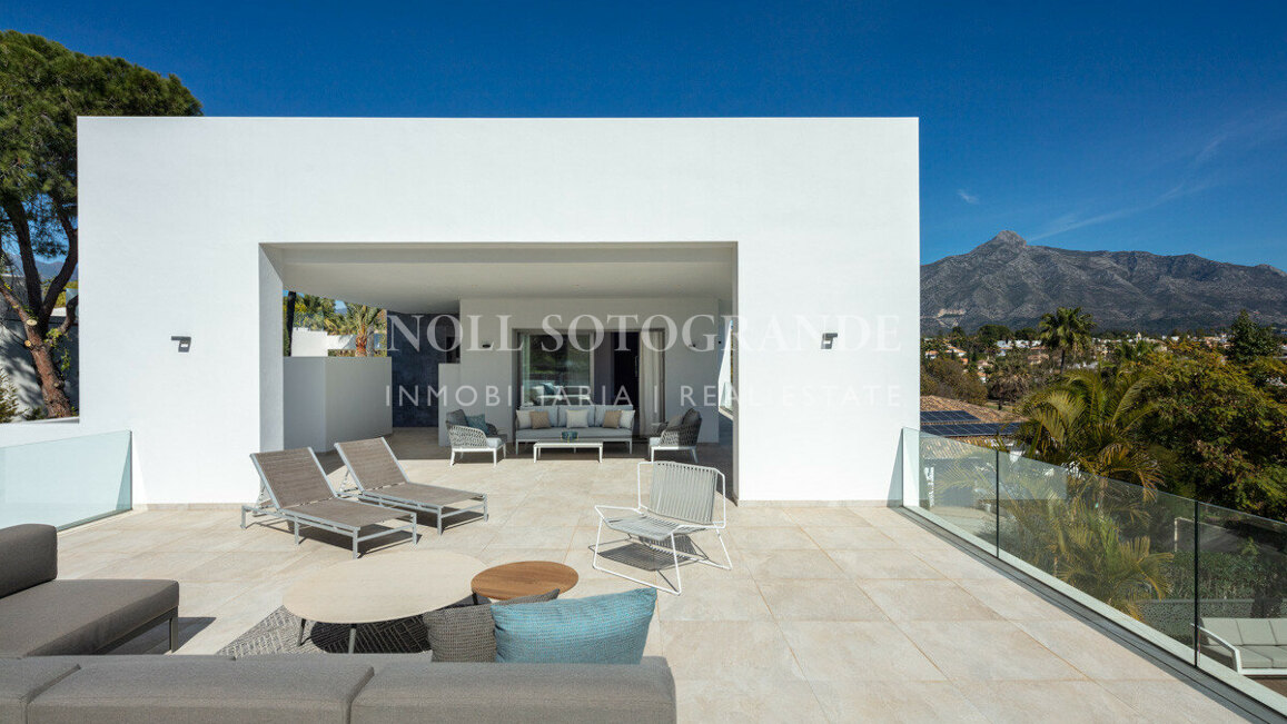 Villa for sale in Las Brisas, Nueva Andalucia