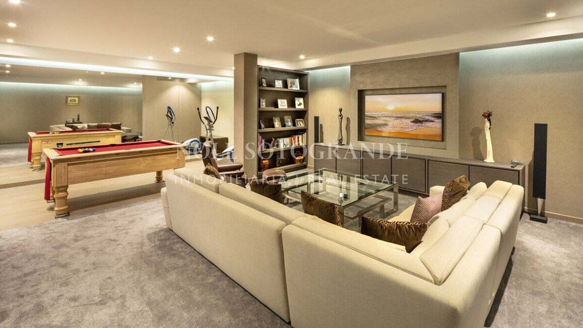 Villa for sale in Las Brisas, Nueva Andalucia