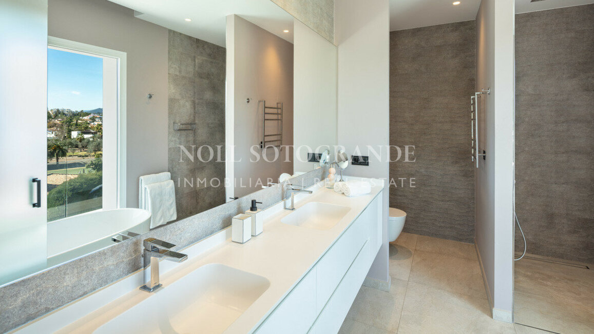 Villa for sale in Las Brisas, Nueva Andalucia