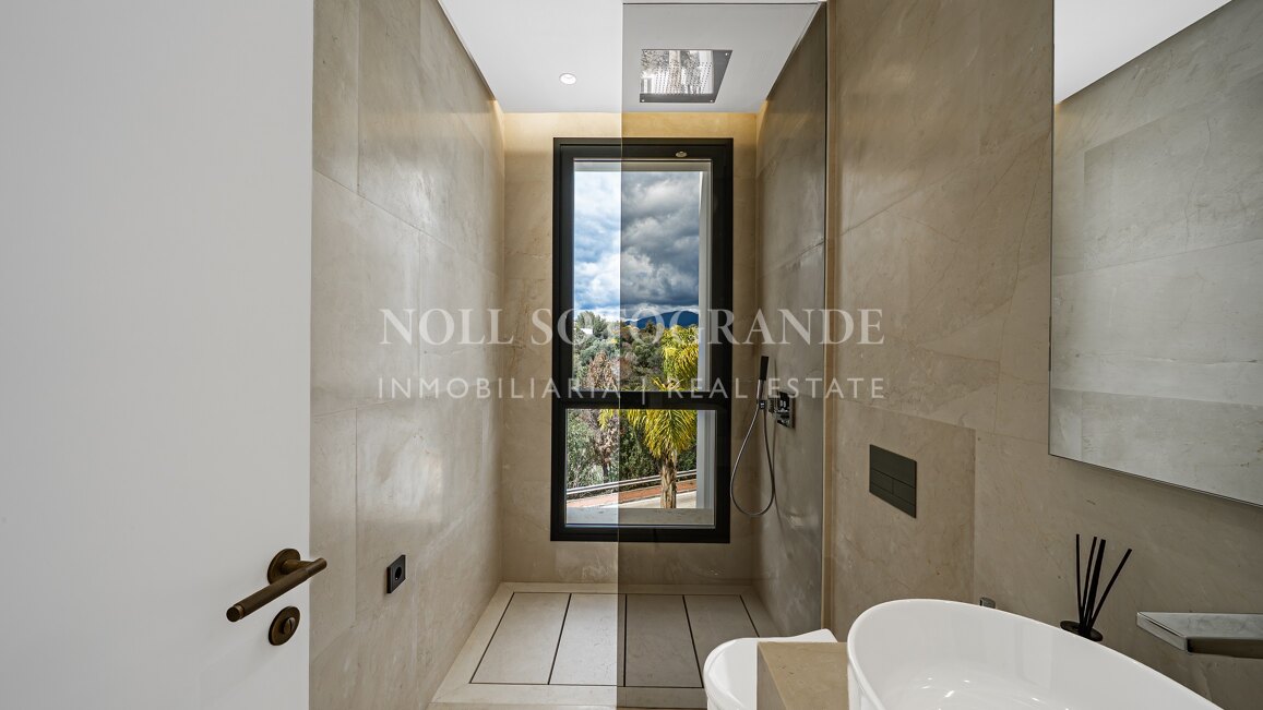 Brand new villa with sea views on Marbella's Golden Mile