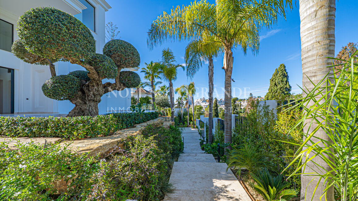 Brand new villa with sea views on Marbella's Golden Mile