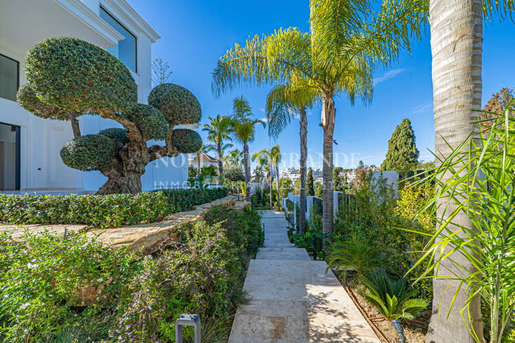 Brand new villa with sea views on Marbella's Golden Mile