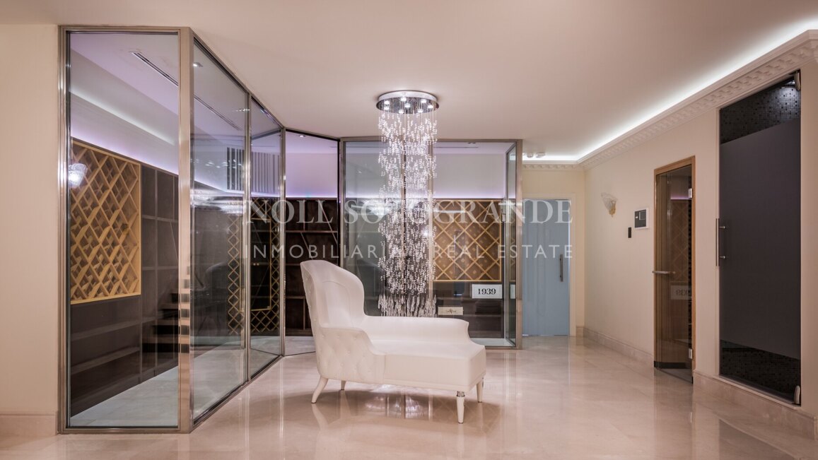 Villa for sale in Hacienda las Chapas, Marbella East